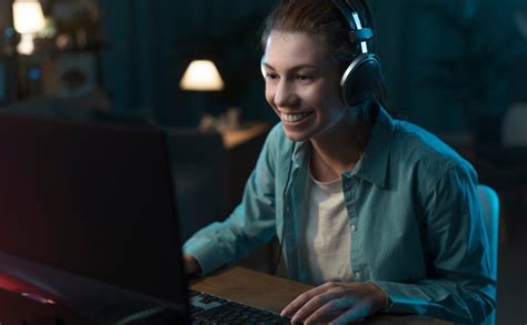 Is it possible to play online with pirated games .